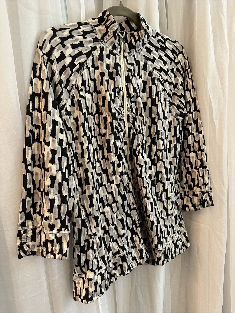 Women’s Black and Cream Print Zip-Front Top